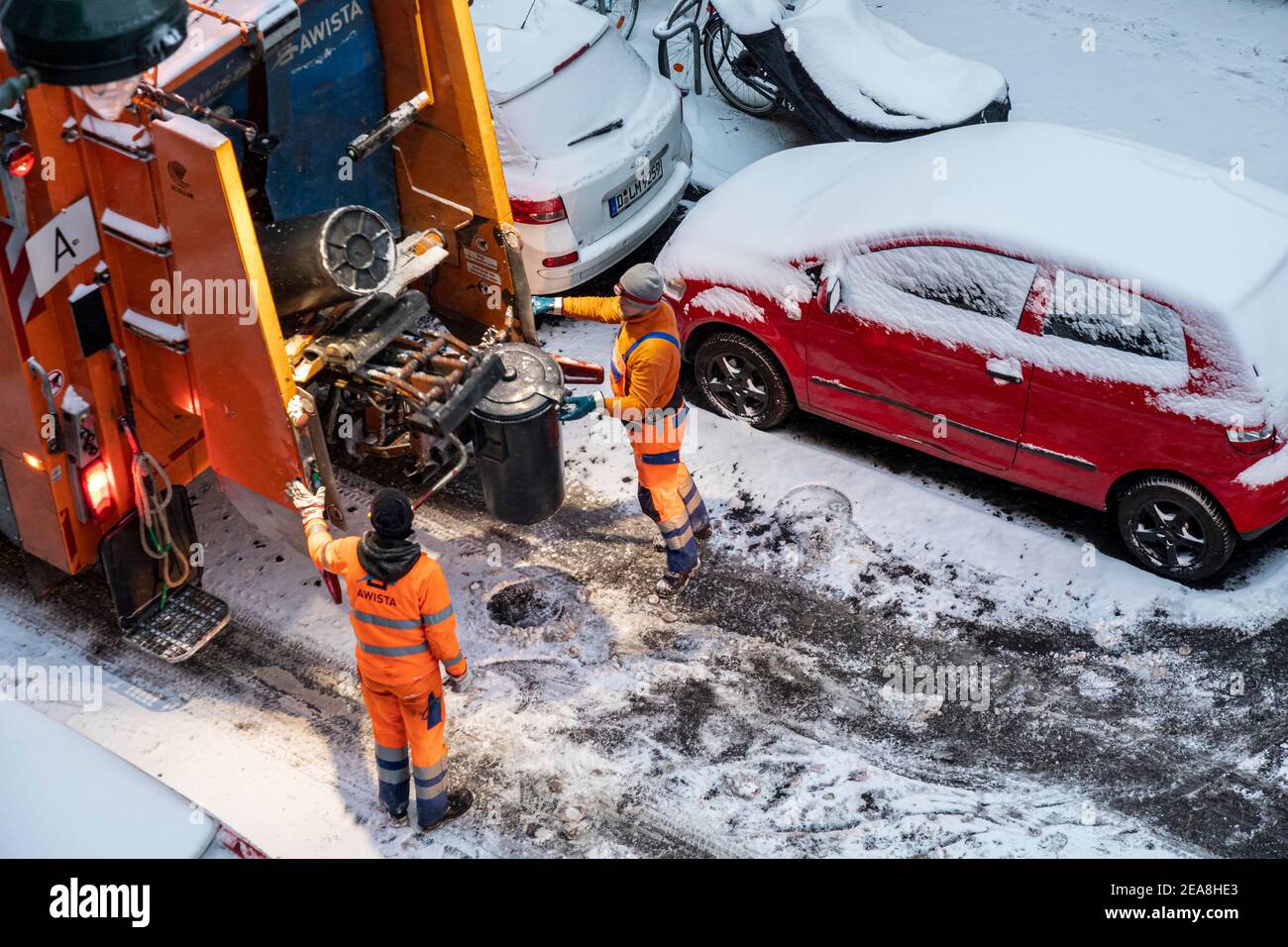 Smaltimento dei rifiuti urbani del servizio di pulizia municipale AWISTA in Dusseldorf Foto Stock