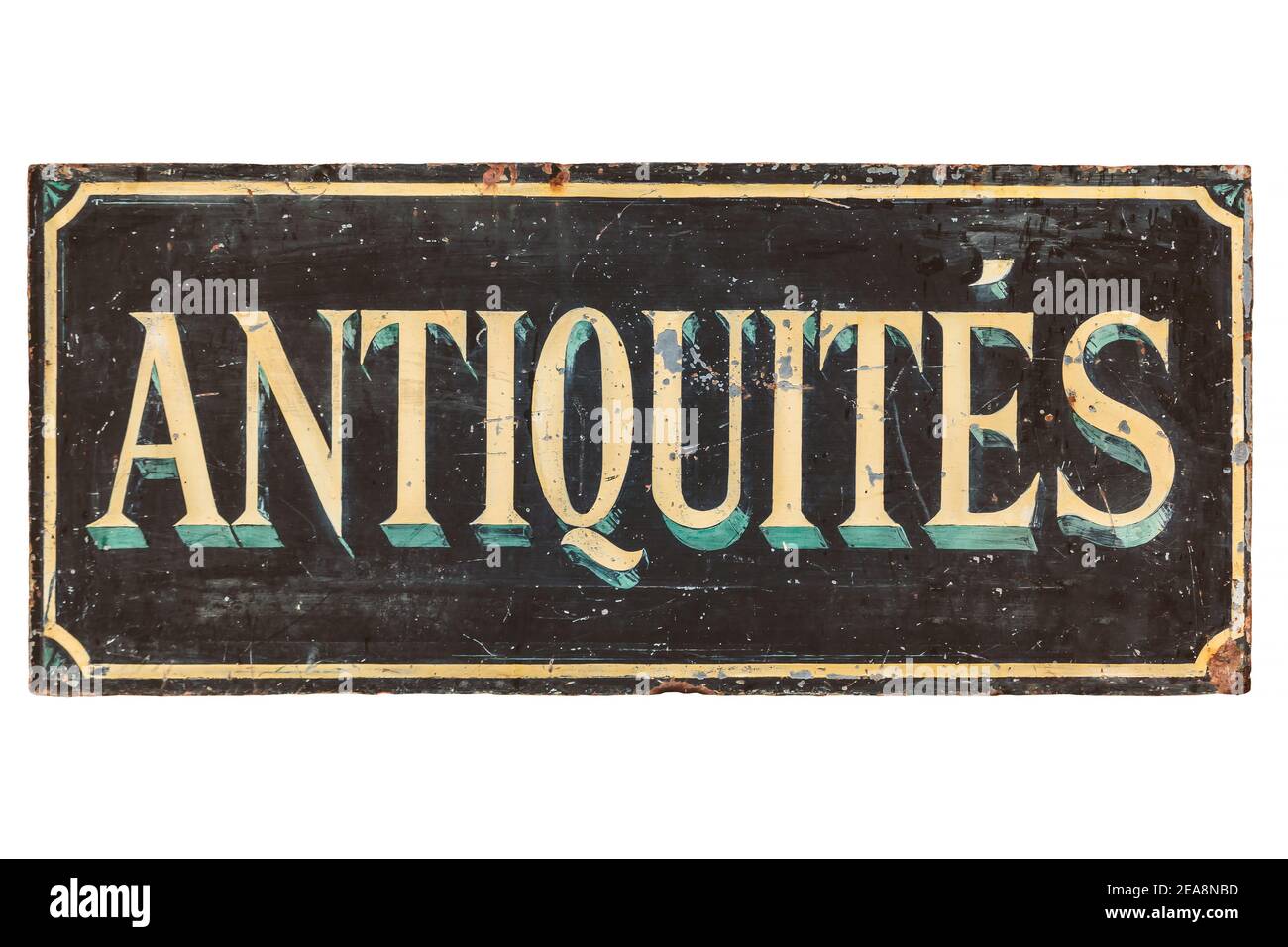 Vecchio cartello pubblicitario con il testo francese 'Antiques' isolato sopra uno sfondo bianco Foto Stock