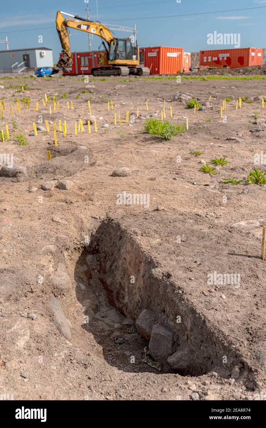 STROJA, SVEZIA - GIUGNO 13: Gli scavi archeologici appena fuori da Norrkoping e il sito di un antico insediamento vichingo. Foto Stock