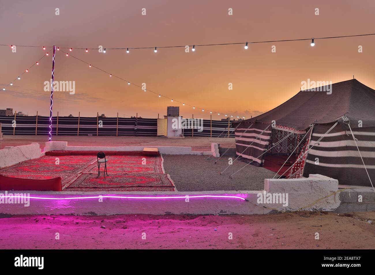 Tenda araba (majlis) per riunioni di famiglia o feste Foto Stock