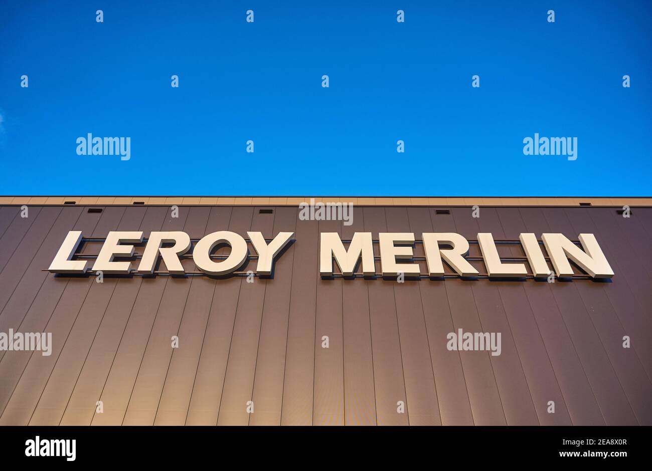 POZNAN, POLONIA - 03 dicembre 2017: Logo Leroy Merlin sul centro commerciale Pornania Foto Stock