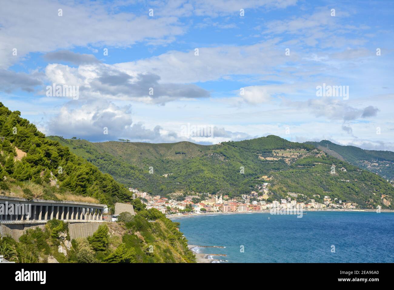 Vista sulla Riviera Italiana vicino a Diano Marino in Italia Foto Stock