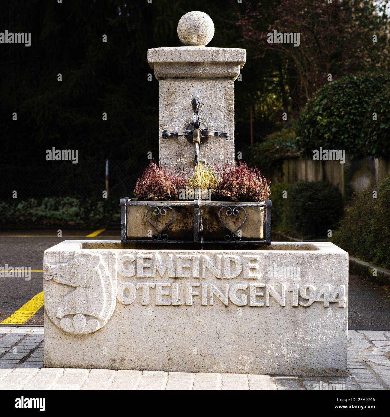 Otelfingen villaggio fontana Foto Stock