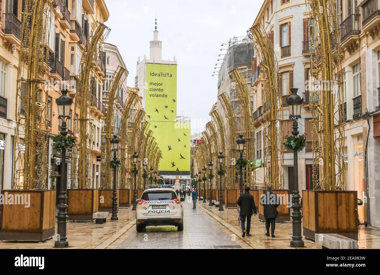 8 febbraio 2021: 8 febbraio 2021 (Malaga) la polizia controlla gli accessi e le strade della città di Malaga in occasione della crisi sanitaria del Covid19 e rispetta le regole come prevenzione del coronavirus Credit: Lorenzo Carnero/ZUMA Wire/Alamy Live News Foto Stock