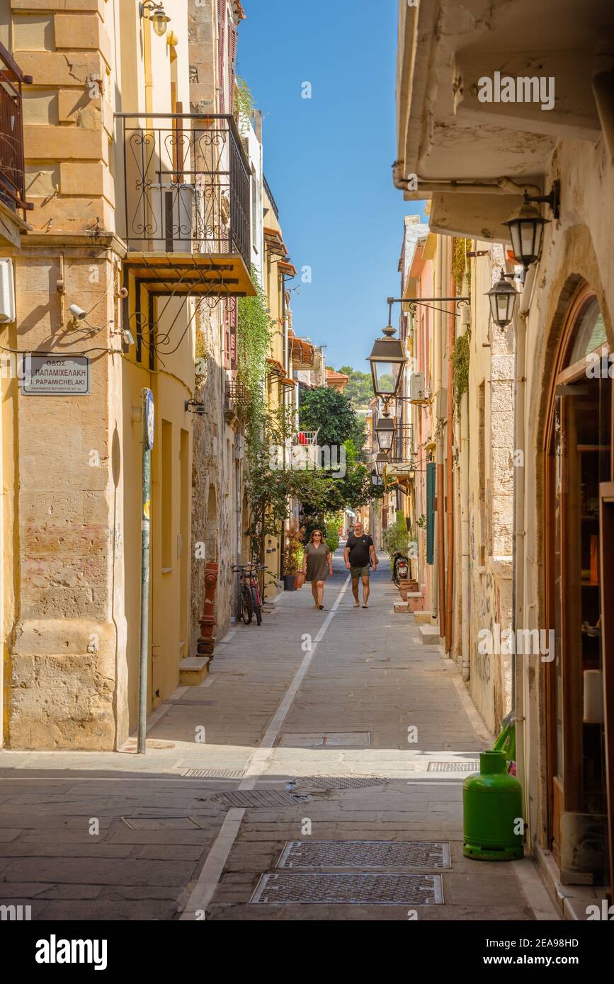 Strade e vecchi edifici nella città vecchia di Rethymno, Creta, Grecia Foto Stock