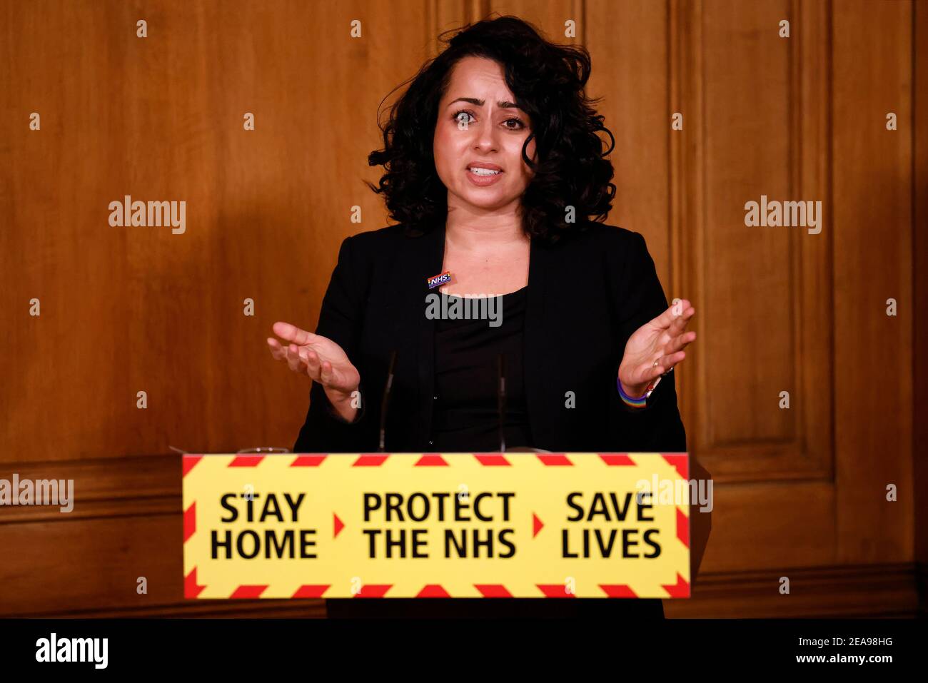 Direttore medico della Primary Care per NHS Inghilterra e NHS Improvement Dr Nikki Kanani durante un briefing mediatico a Downing Street, Londra, sul coronavirus (Covid-19). Data immagine: Lunedì 8 febbraio 2021. Foto Stock