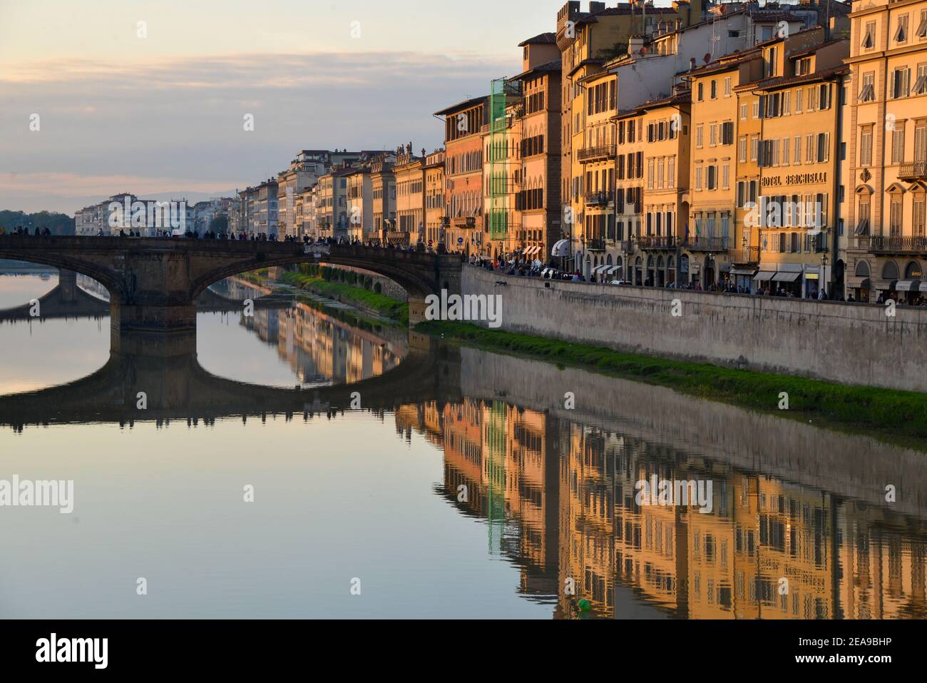 ponte sul fiume Arno a Firenze Foto Stock