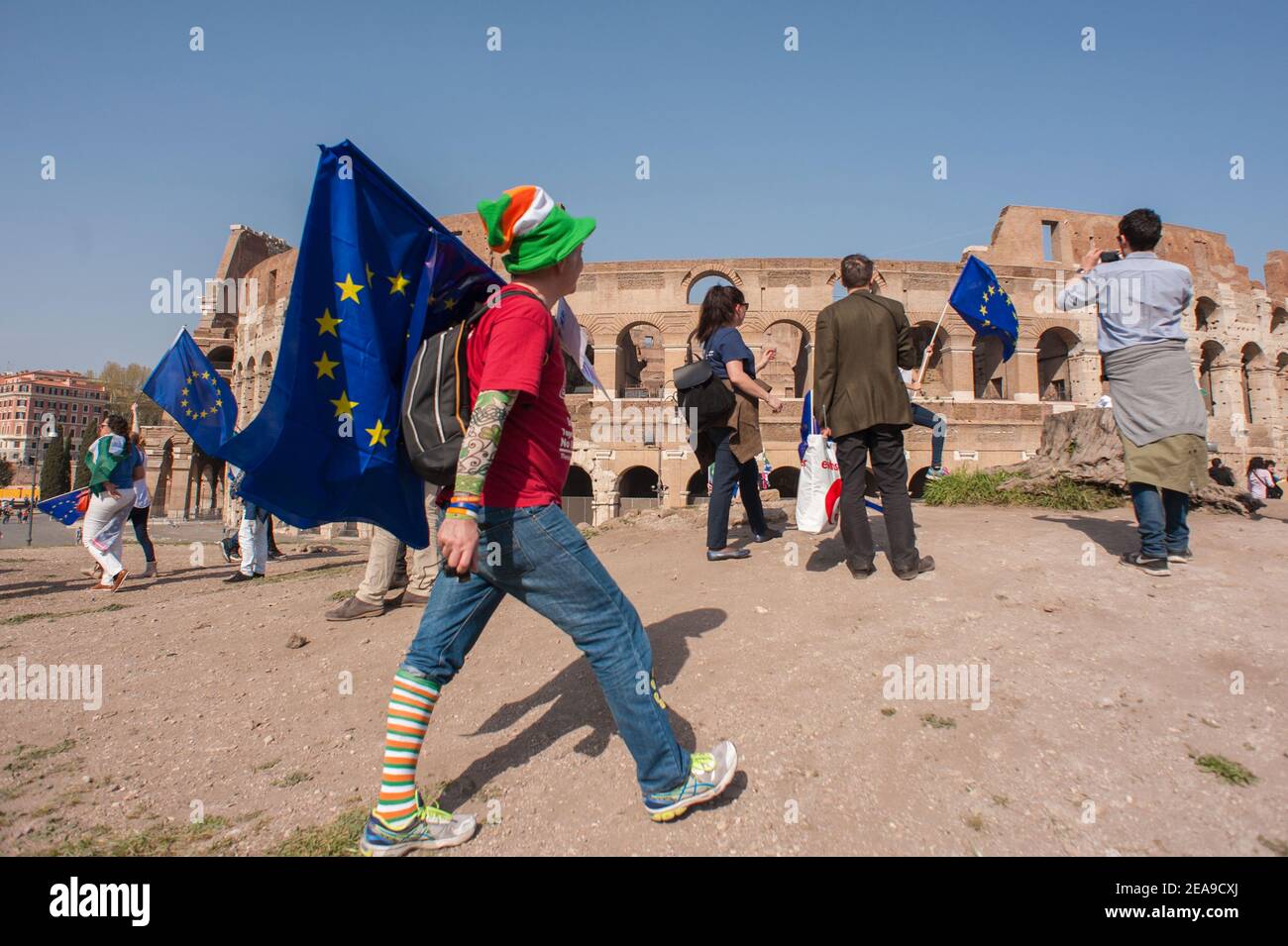 Roma, Italia marzo 25 2017: Marzo per l'Europa, Colosseo. © Andrea Sabbadini Foto Stock