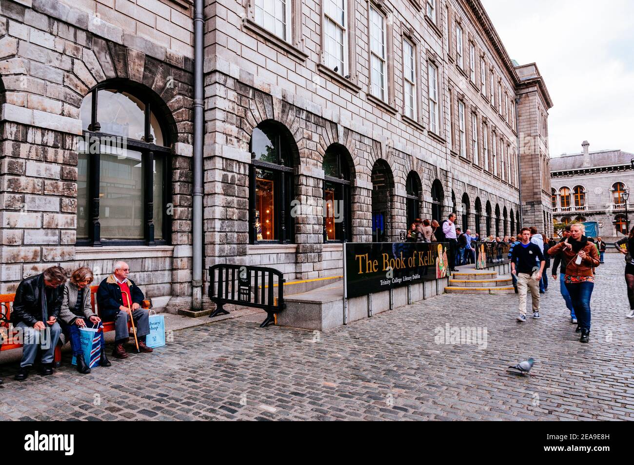 L'ingresso alla biblioteca che ospita il Libro di Kells nel Trinity College di Dublino. Dublino, Irlanda, Europa Foto Stock