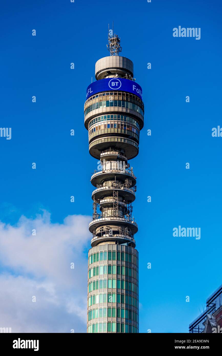 BT Tower a Londra con il nuovo 2019 BT Logo. La BT Tower aperto nel 1965. Foto Stock