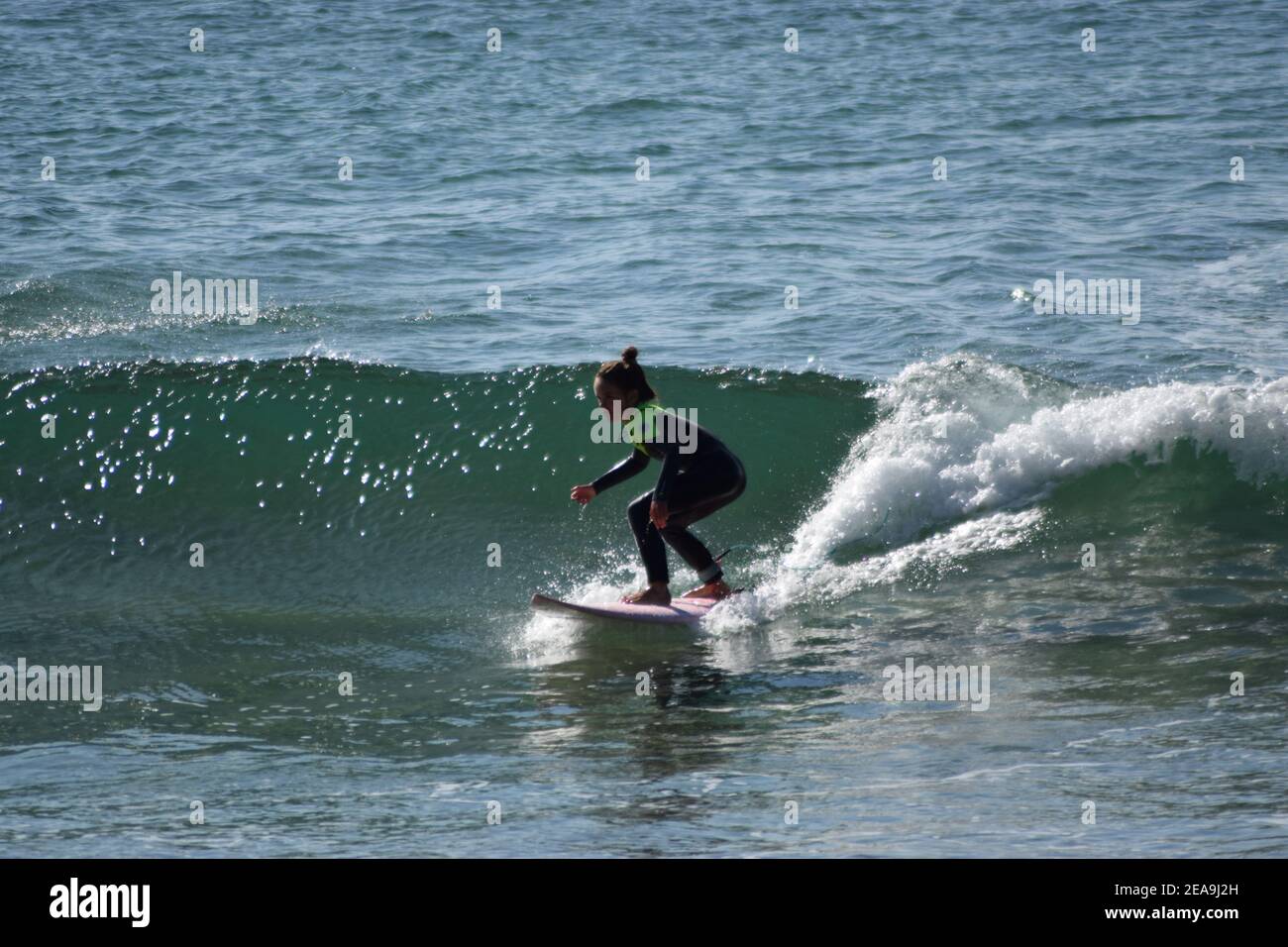 Ragazza surf Foto Stock