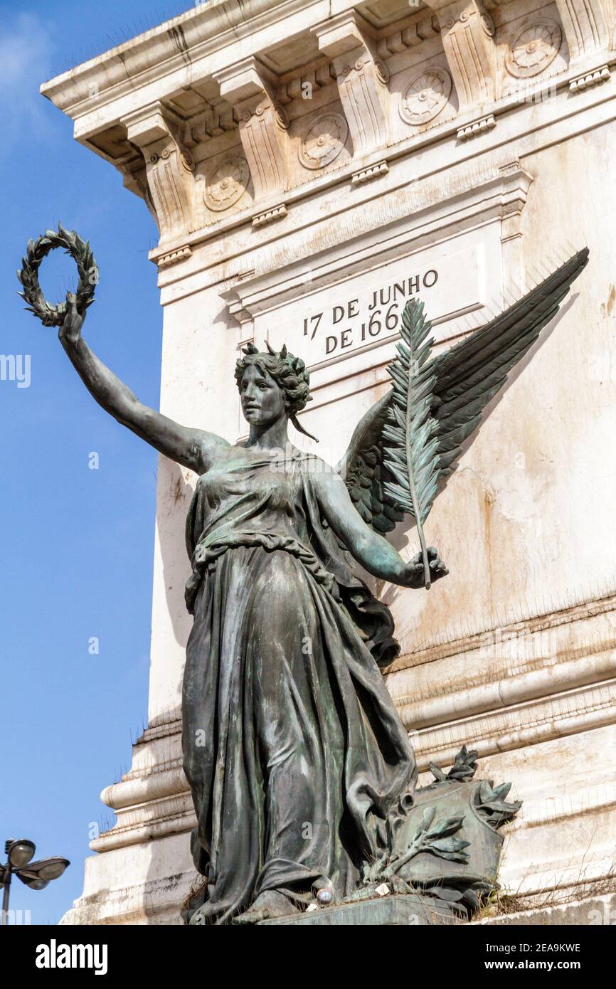 Portogallo Lisbona centro storico Praca dos Restauradores plaza piazza pubblica Monumento Portoghese Restaurazione memoriale di guerra Battaglia di Montes Claros 17 JU Foto Stock