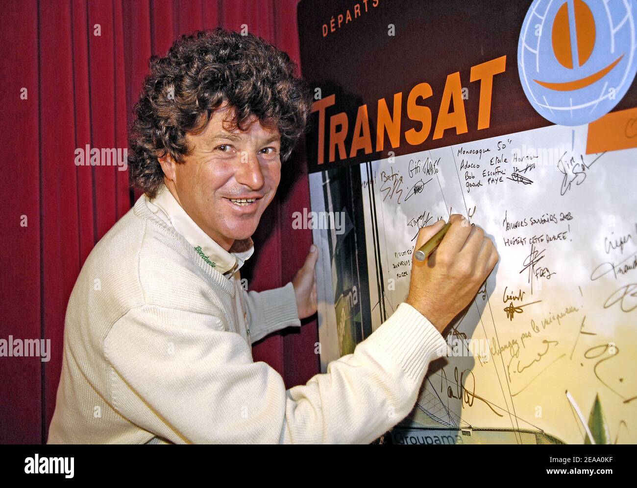 Lo skipper francese Jean le Cam partecipa alla conferenza stampa del 'Transat jacques Vabre' a le Cirque Phenix Junior a Parigi, Francia, il 6 ottobre 2005 . La gara partirà il 5 novembre 2005 da le Havre. Foto di Nicolas Gouhier/ABACAPRESS.COM Foto Stock