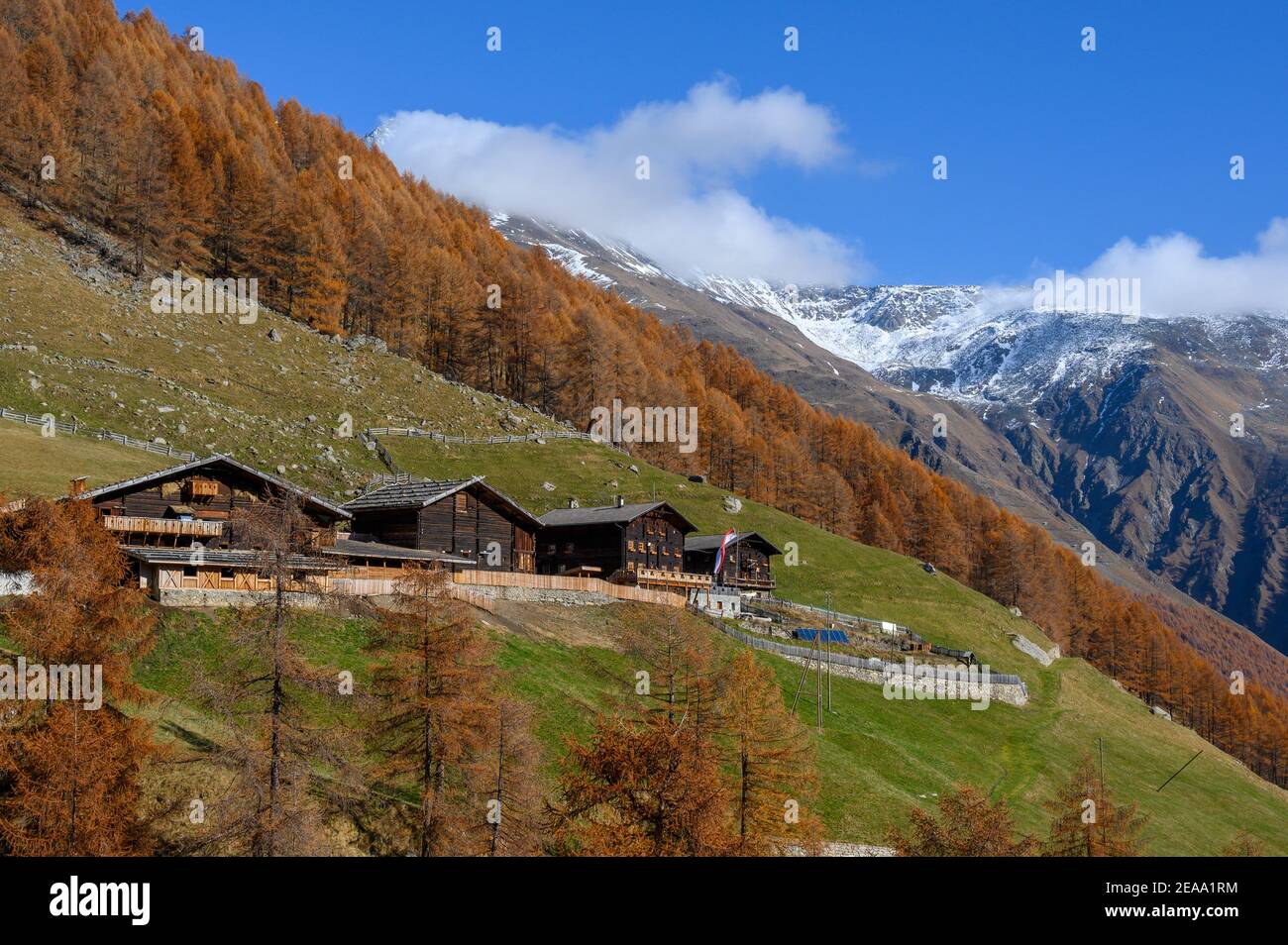 Italia, Trentino-Alto Adige, Alto Adige, Alto Adige, Vinschgau, Alpi Ötztal, Schnalstal, Schnals, Val Senales, Vernagt Reservoir, autunno, Finailhof, agriturismo Foto Stock
