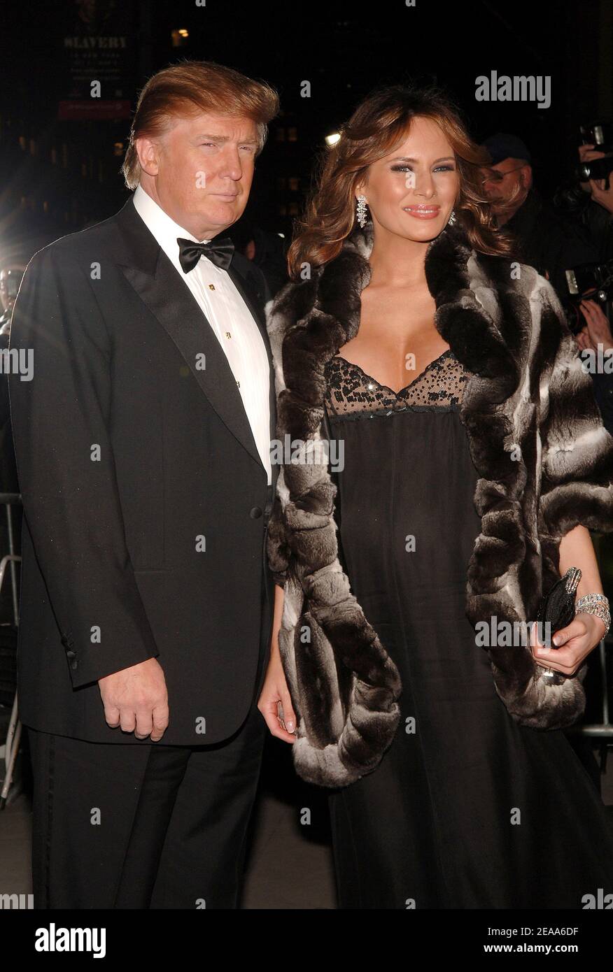 "Dondald Trump e sua moglie incinta Melania Trump arrivano alla 22° Notte annuale delle Stelle in onore di ''i romantici'', tenutasi a Cipriani 42nd Street a New York, giovedì 27 ottobre 2005. Foto di Nicolas Khayat/ABACAPRESS.COM' Foto Stock