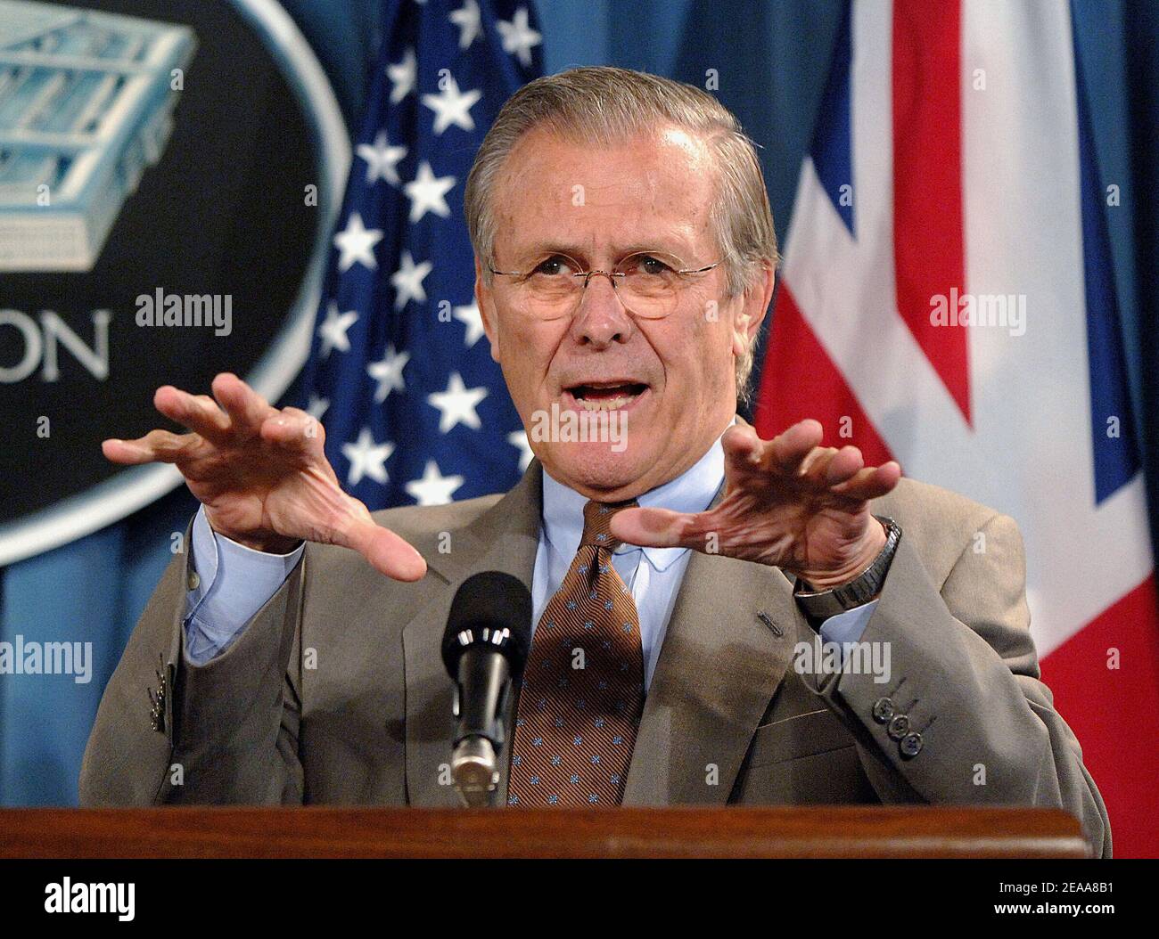 Il segretario alla Difesa Donald Rumsfeld e il segretario di Stato alla Difesa del Regno Unito John Reid partecipano ad una conferenza stampa congiunta al Pentagono, il 7 novembre 2005 a Washington. Foto di Olivier Douliery/ABACAPRESS.COM Foto Stock