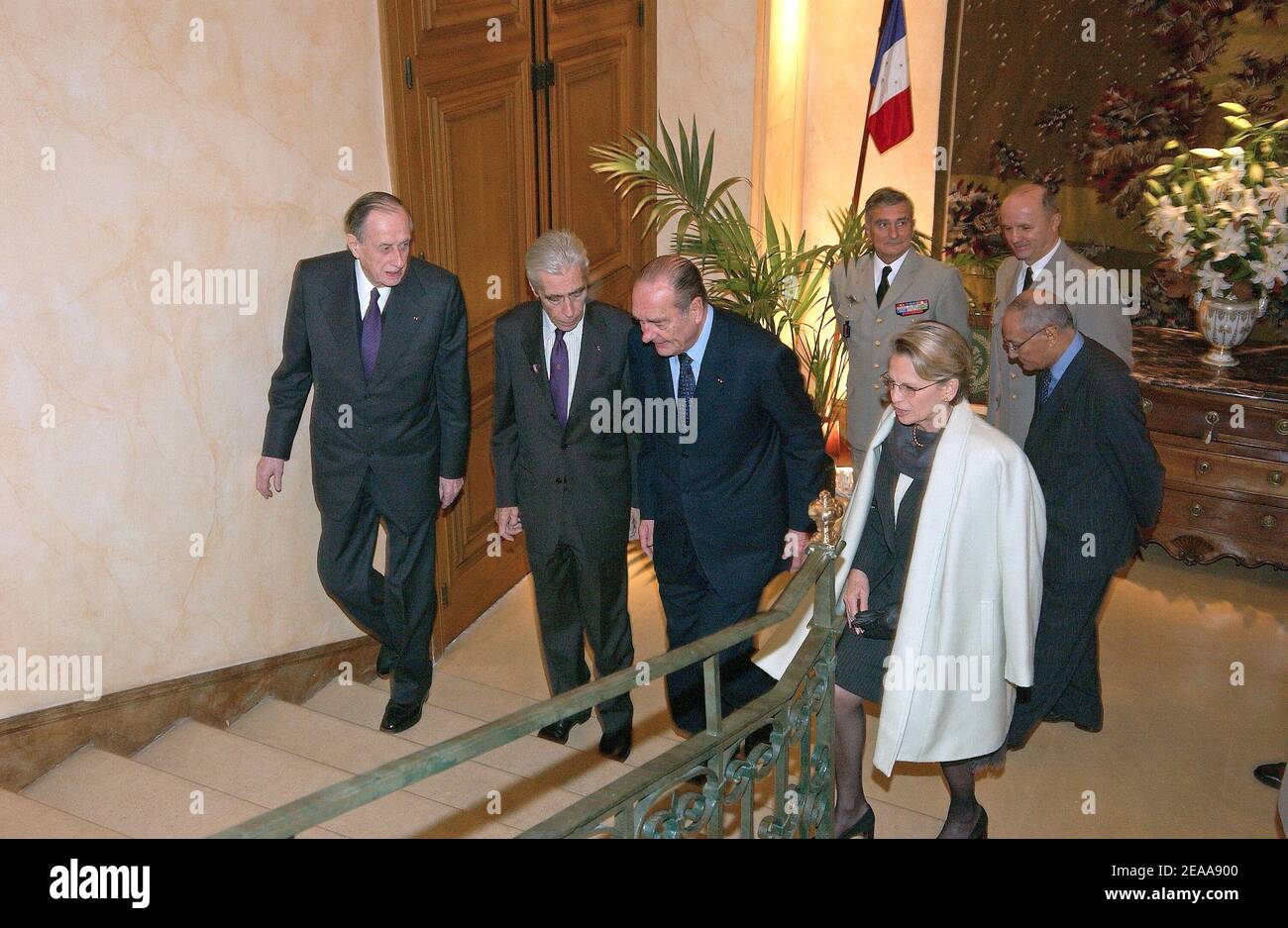 Il presidente francese Jacques Chirac e l'ammiraglio Philippe de Gaulle e il ministro della difesa Michele Alliot-Marie presenziano ad una cerimonia per il lancio di un edificio commemorativo a de Gaulle, che deve essere chiamato 'Historial', presso l'edificio militare Invalides a Parigi, Francia, il 09,2005 novembre. Foto di Giancarlo Gorassini/ABACAPRESS.COM Foto Stock