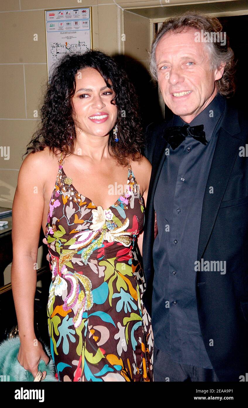 Il cantante Viktor Lazlo e il fidanzato Francois Bernaim partecipano al 'Bal Des Etoiles' al Pre Catelan di Parigi, in Francia, il 12 novembre 2005. Foto di Giancarlo Gorassini/ABACAPRESS.COM Foto Stock