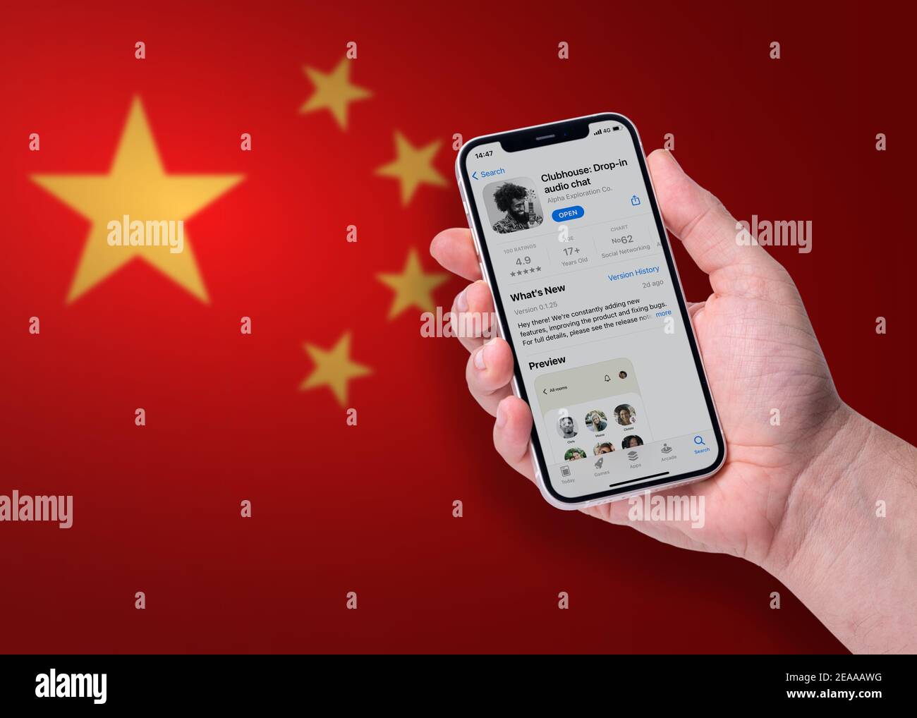 Antalya, Turchia - 08 febbraio 2021: Screenshot di Twitter spazio audio chat sullo smartphone. Foto Stock