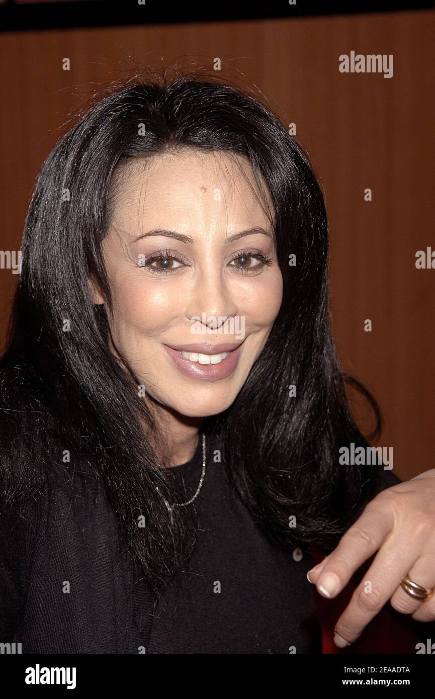 La regista algerina Yamina Benguigui partecipa alla cerimonia di chiusura del Festival del Cinema dell'ambiente 2005 a Parigi, in Francia, il 29 novembre 2005. Foto di Giancarlo Gorassini/ABACAPRESS.COM Foto Stock