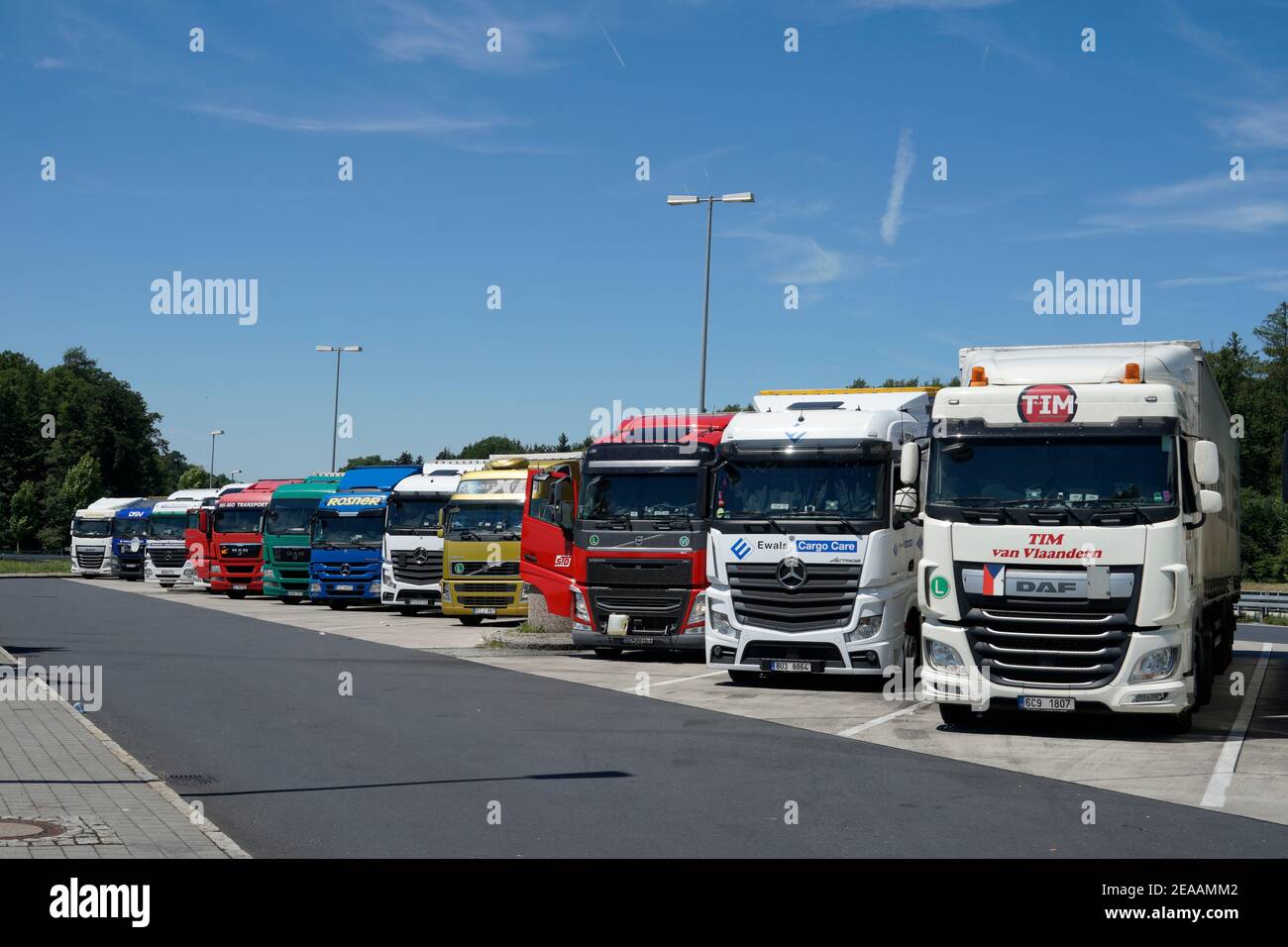 Parcheggio per camion immagini e fotografie stock ad alta risoluzione -  Alamy
