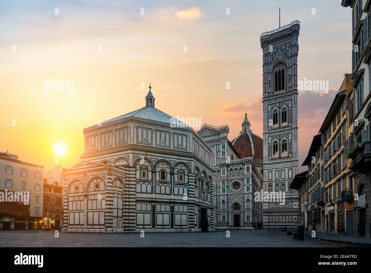 Alba sopra la Basilica di Santa Maria del Fiore a Firenze Foto Stock