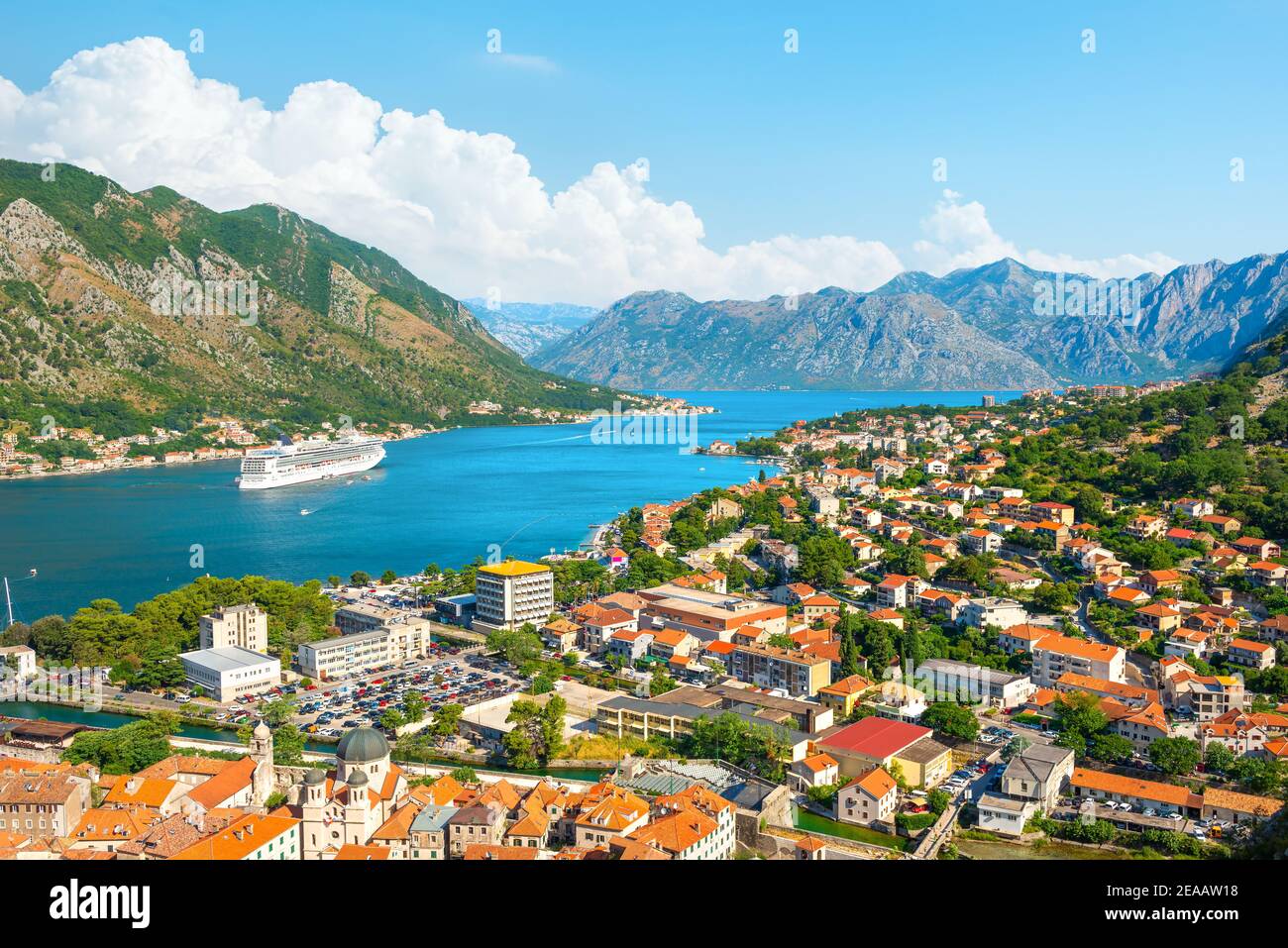 La Baia di Kotor. Vista dall'alto nella Baia di Kotor, Montenegro Foto Stock