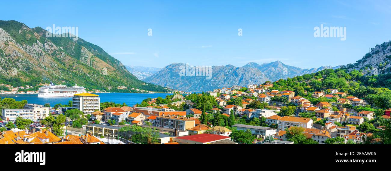 La Baia di Kotor. Vista dall'alto nella Baia di Kotor, Montenegro Foto Stock