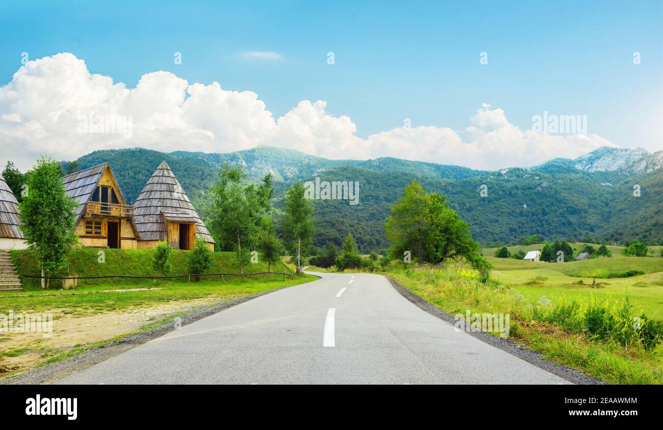 Paesaggio con l'immagine della strada di montagna in Montenegro Foto Stock