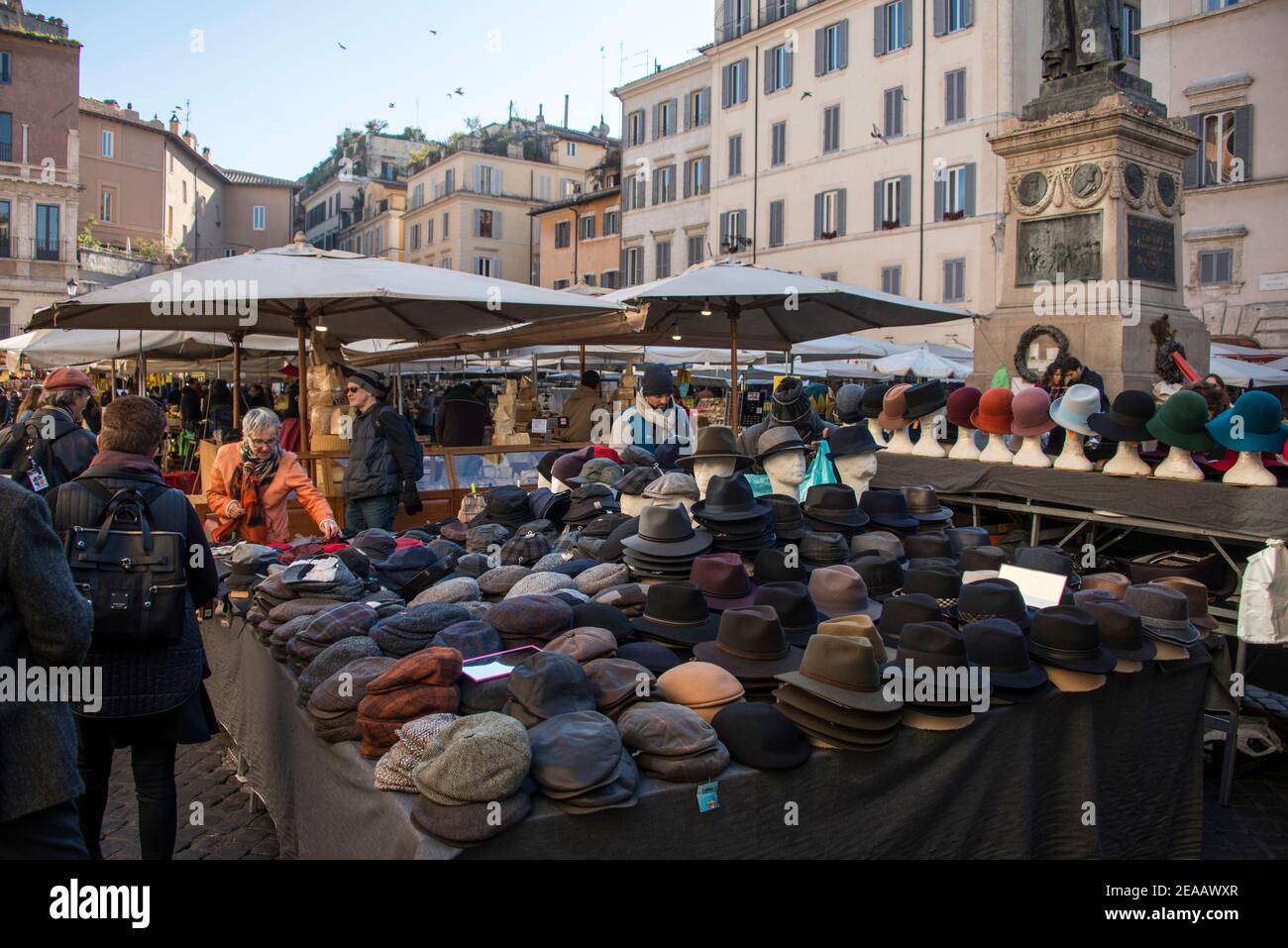 Cappelli, oli e spezie a campo de' Fiori, Roma Foto Stock