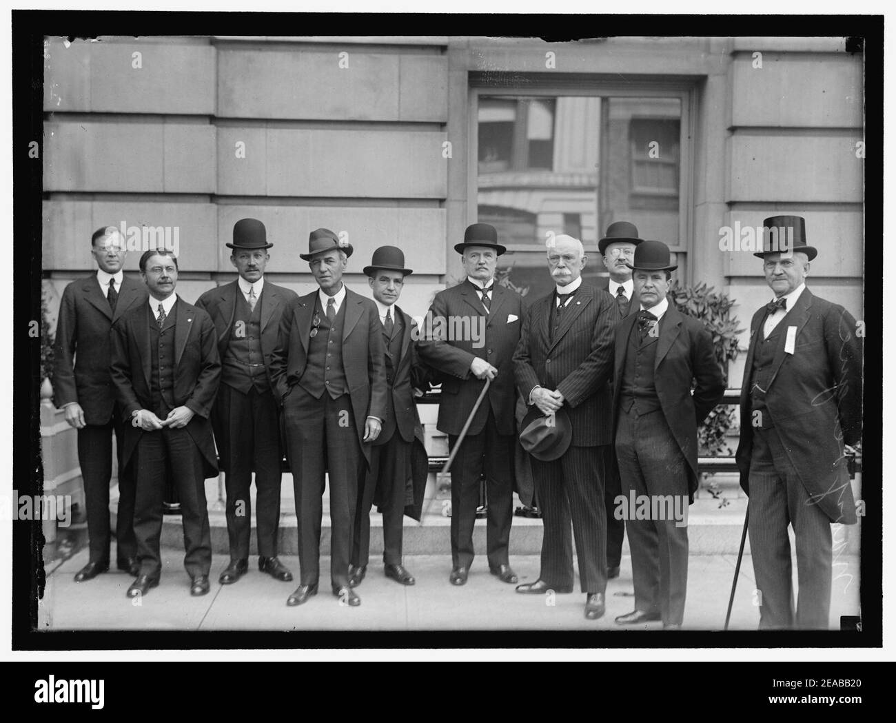 Lega Navale DEGLI STATI UNITI Gruppo. COL. ROBERT THOMPSON, 4TH da destra Foto Stock