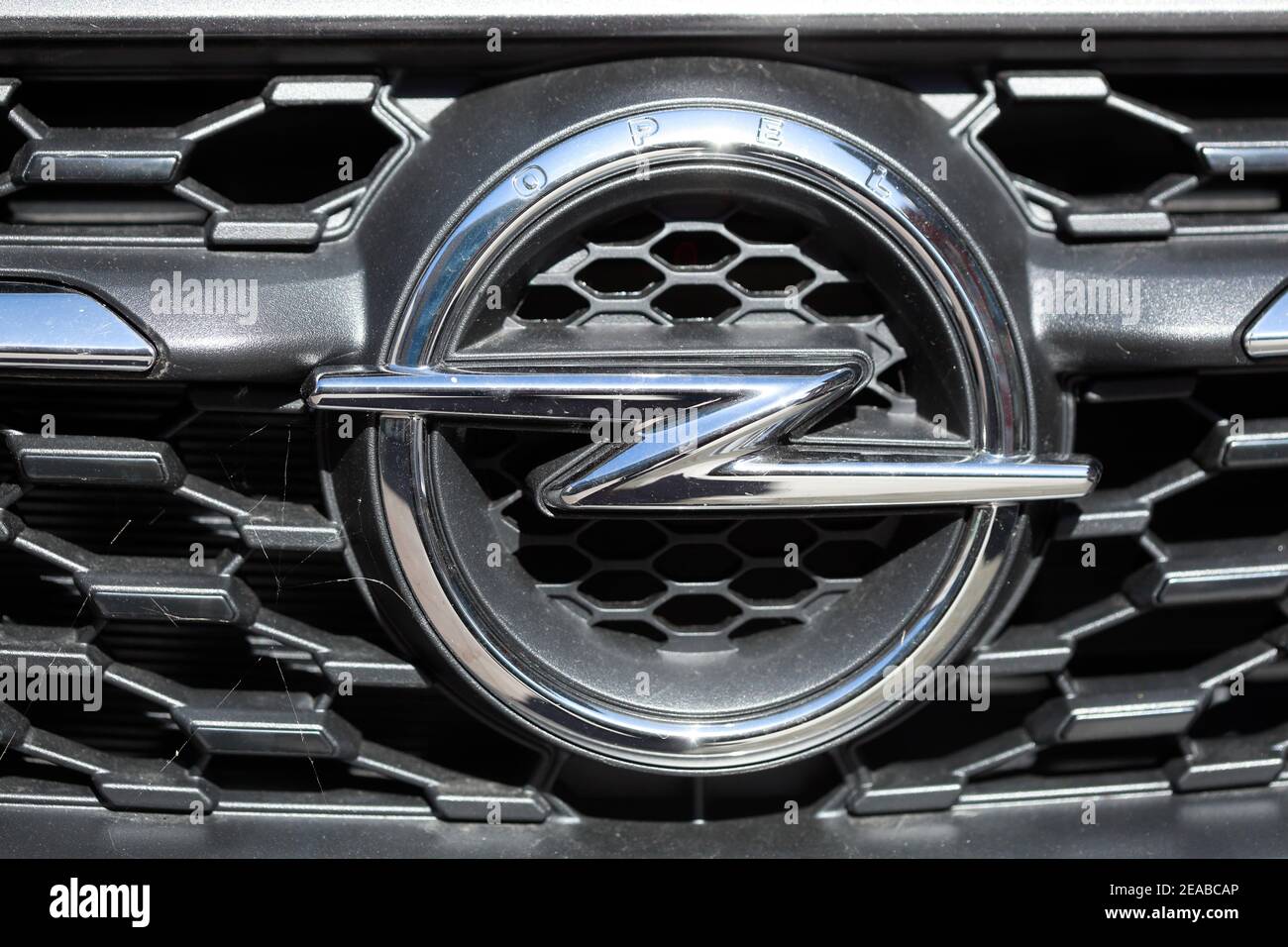 Logo Opel su una griglia del radiatore, Germania, Europa Foto Stock