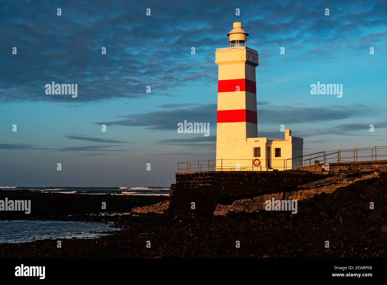 Faro di Garðskagi, vecchia torre, Islanda Foto Stock