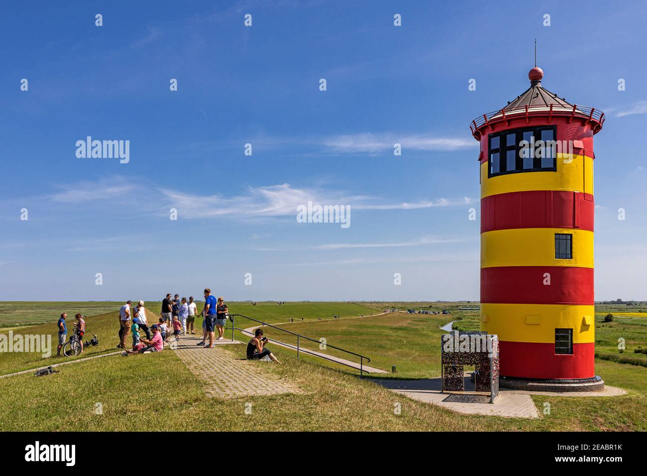 I visitatori del faro Pilsumer, Pilsum, Krummhörn, Frisia orientale, bassa Sassonia, Foto Stock