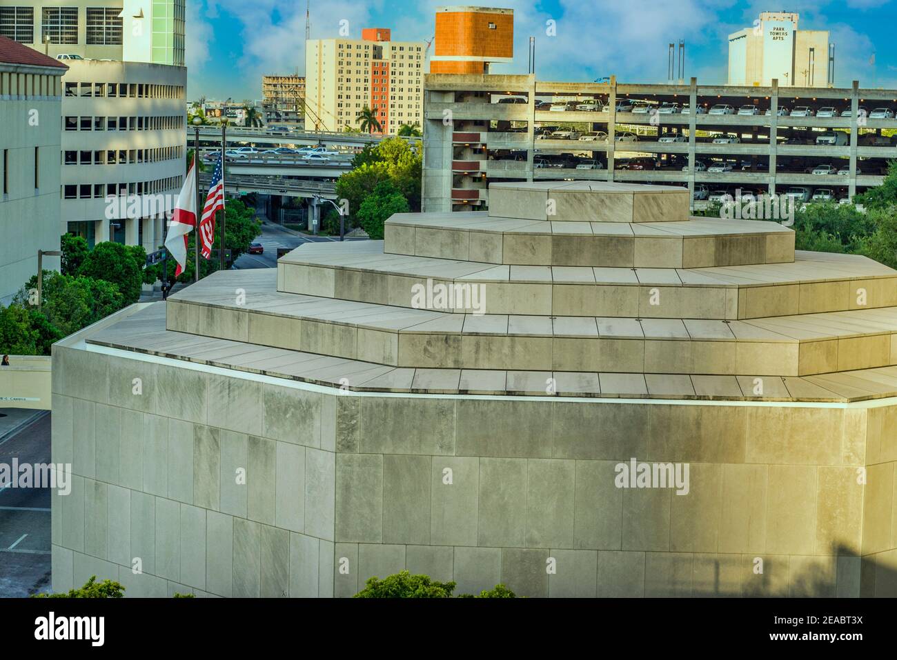 Le camere dei commissari della contea di Miami-Dade presso il centro governativo Stephen P. Clark nel centro di Miami, Florida. Foto Stock