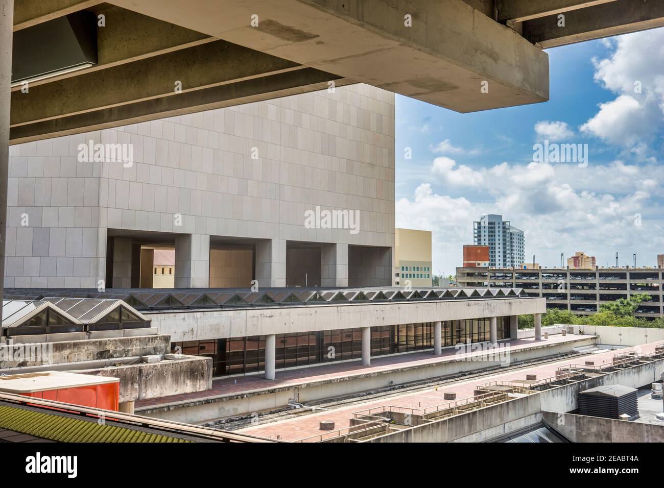 Dettagli dell'architettura esterna del Stephen P. Clark Government Center nel centro di Miami, Florida. Foto Stock