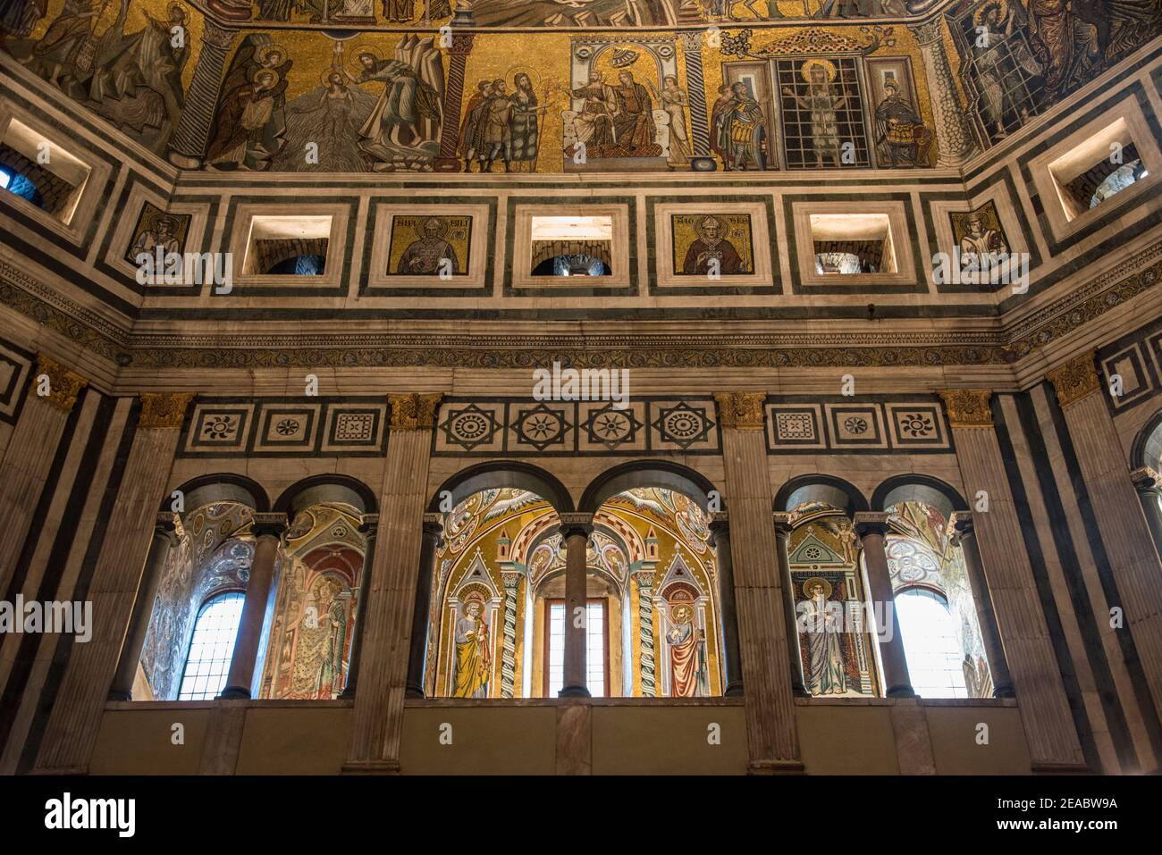 Battistero di San Giovanni, finestra con mosaici, Firenze Foto Stock