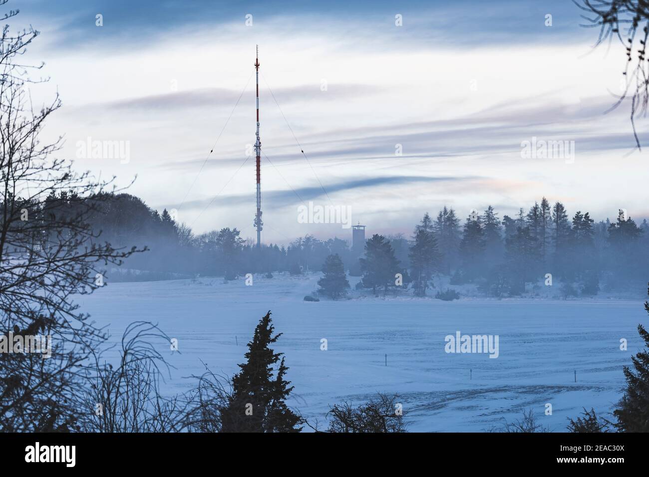 Raichberg, Südwestrundfunk trasmettitore Raichberg, Raichbergturm, nebbia, Albstadt, Onstmettingen, inverno, mondo invernale, neve, mattina gelida, Alb sveva, Baden-Wuerttemberg, Germania, Europa Foto Stock