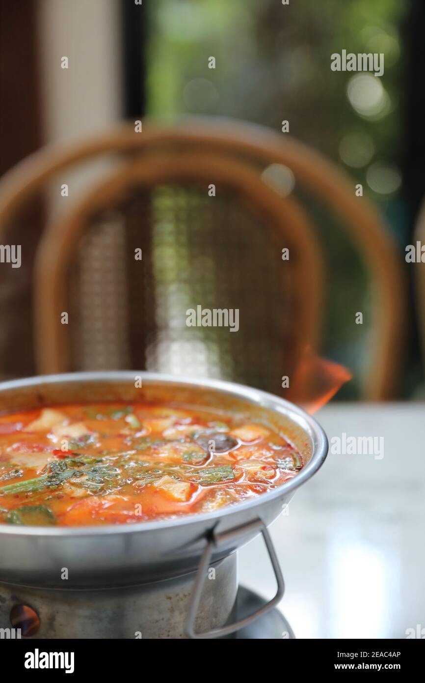 Tom Yum Goong Spory Sour Soup cibo locale tailandese Foto Stock
