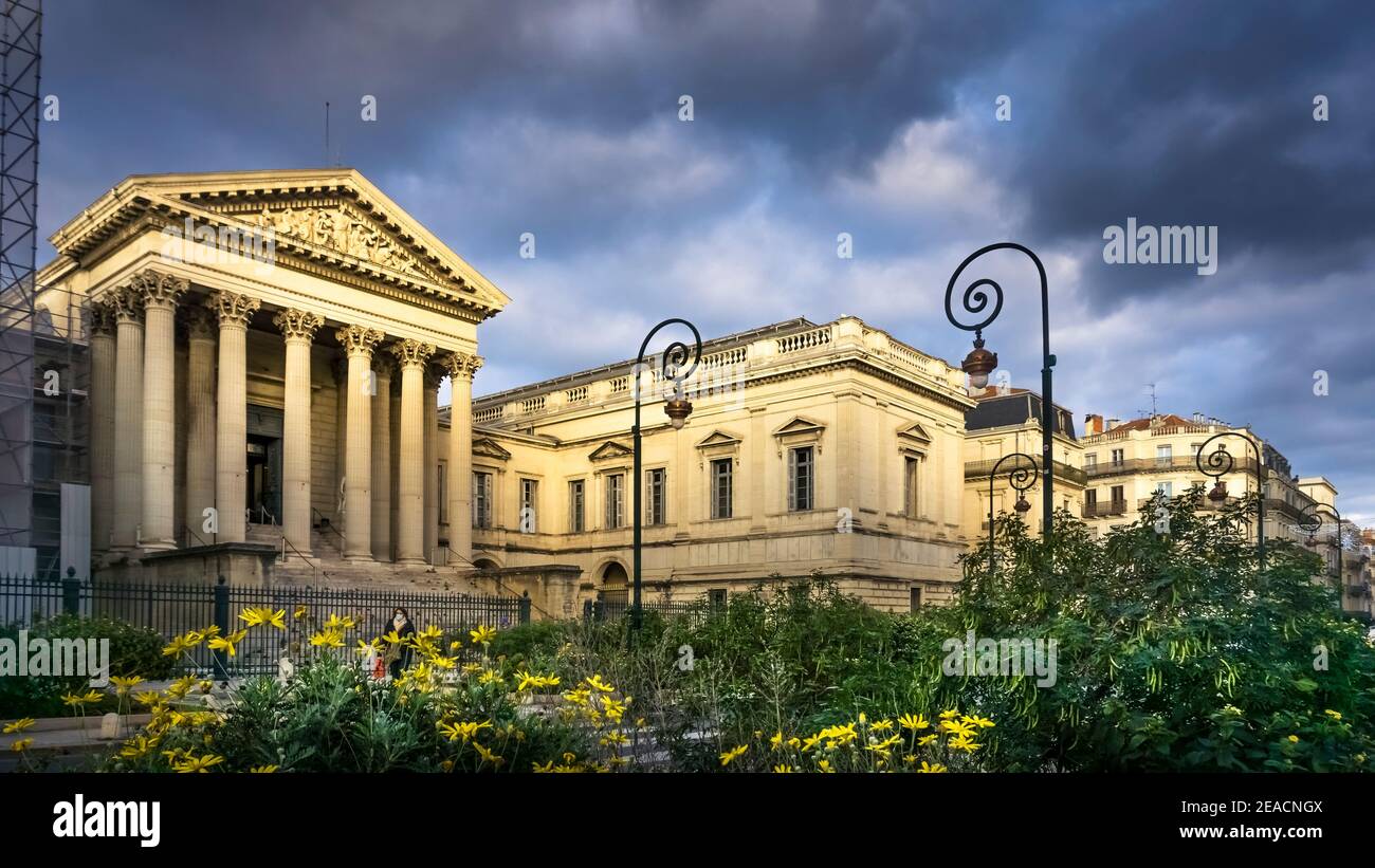 Palais de justice a Montpellier in inverno. Eretto nel XIX secolo in stile neoclassico secondo i piani di Carlo Abrico. Monumento historique. Foto Stock