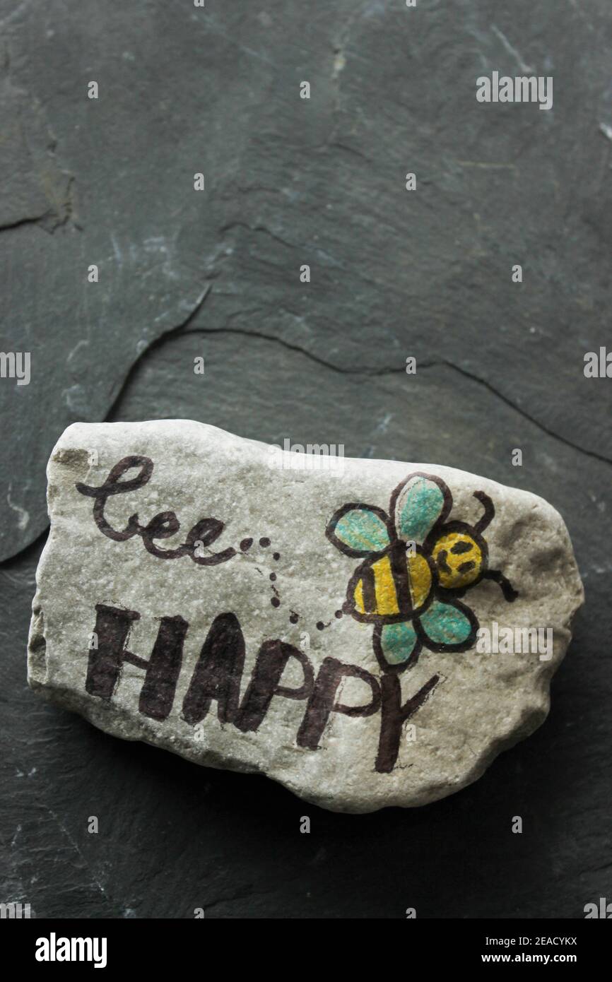 pietra dipinta 'ape felice' Foto Stock