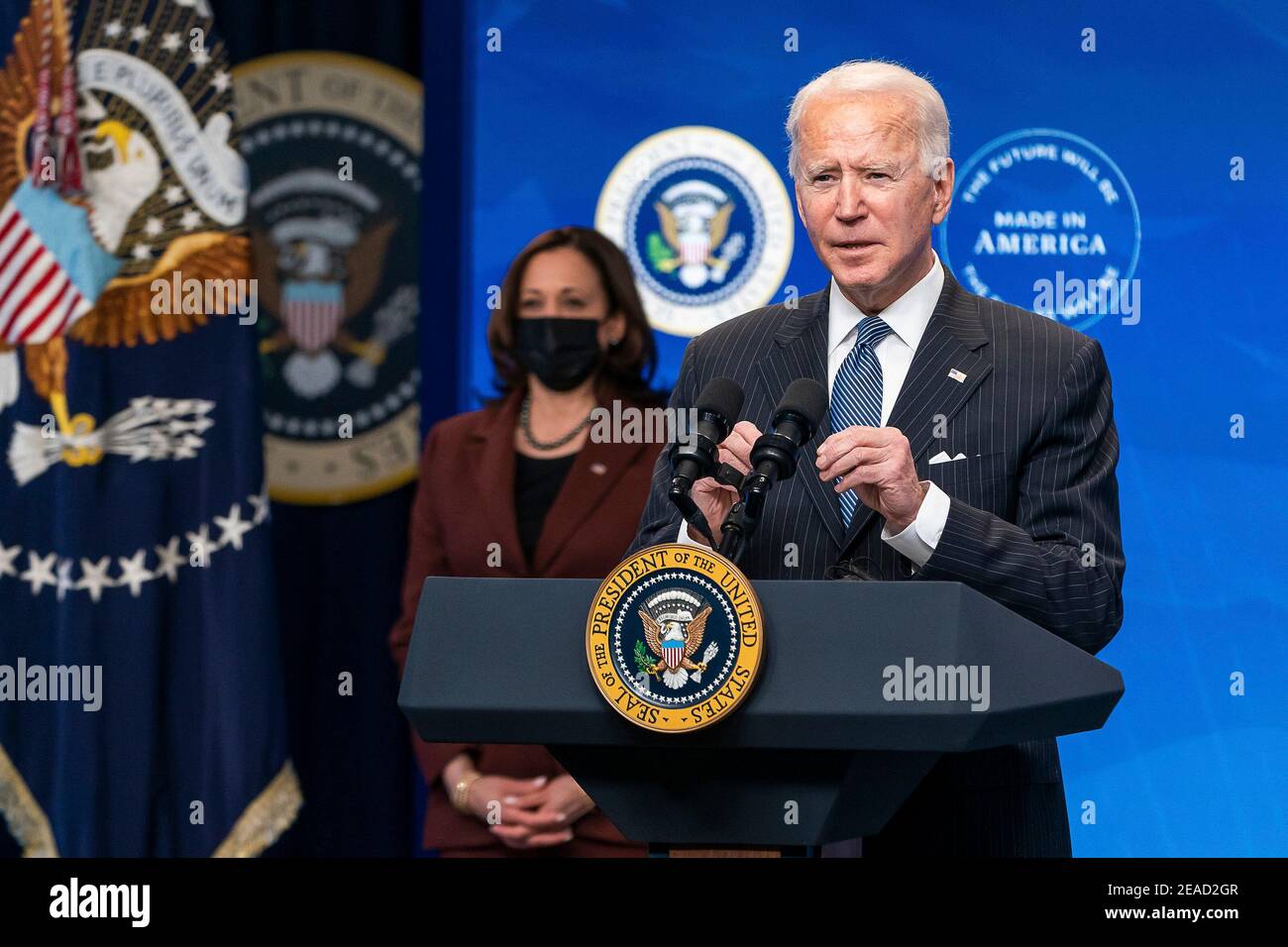WASHINGTON DC, USA - 25 gennaio 2021 - il Presidente Joe Biden con il Vice Presidente Kamala Harris, ha commentato la sua iniziativa "Buy American" lunedì Foto Stock