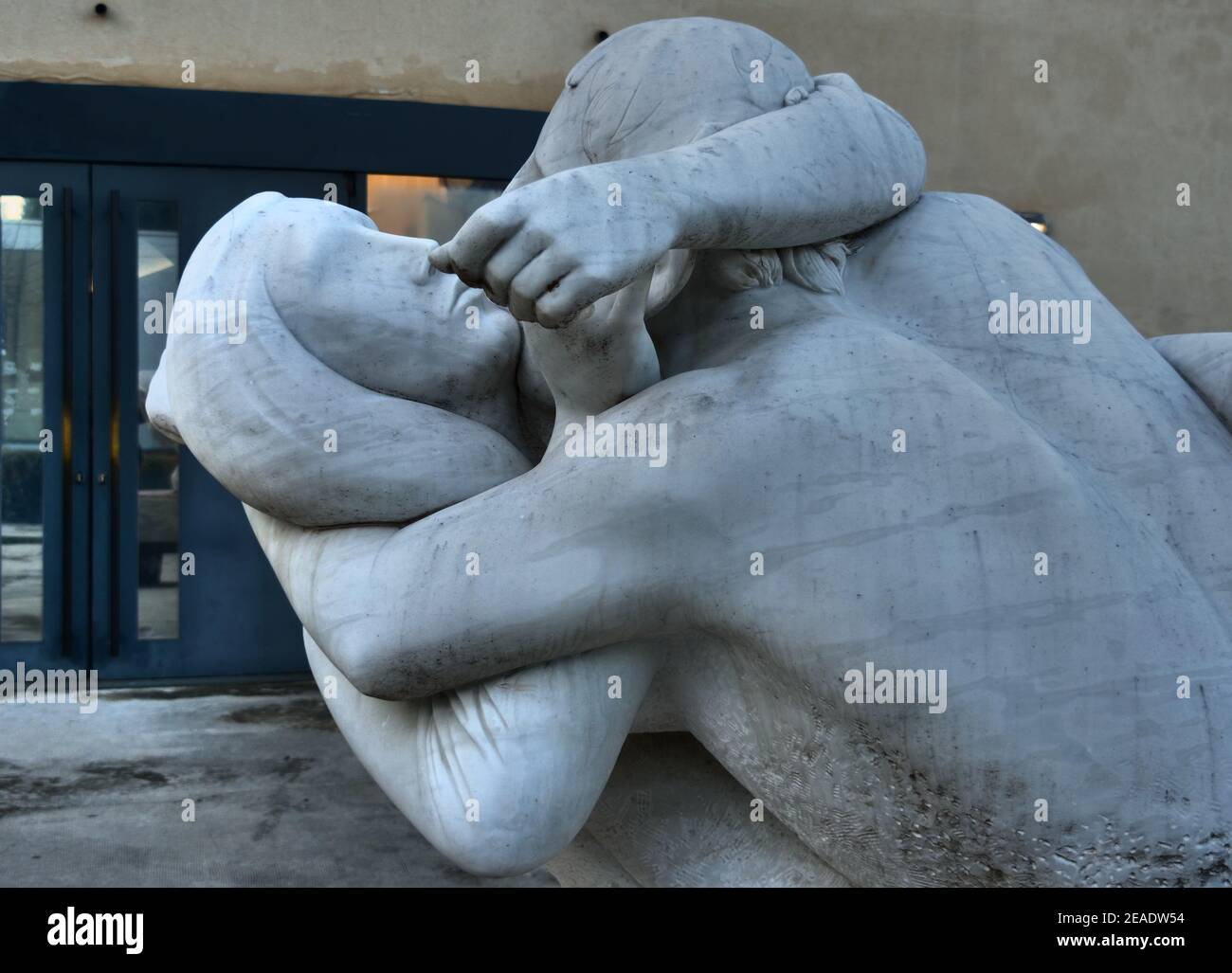 Grandi amanti, scultura di Giacomo Manzù in Gamec all'aperto, galleria d'arte moderna. Foto Stock