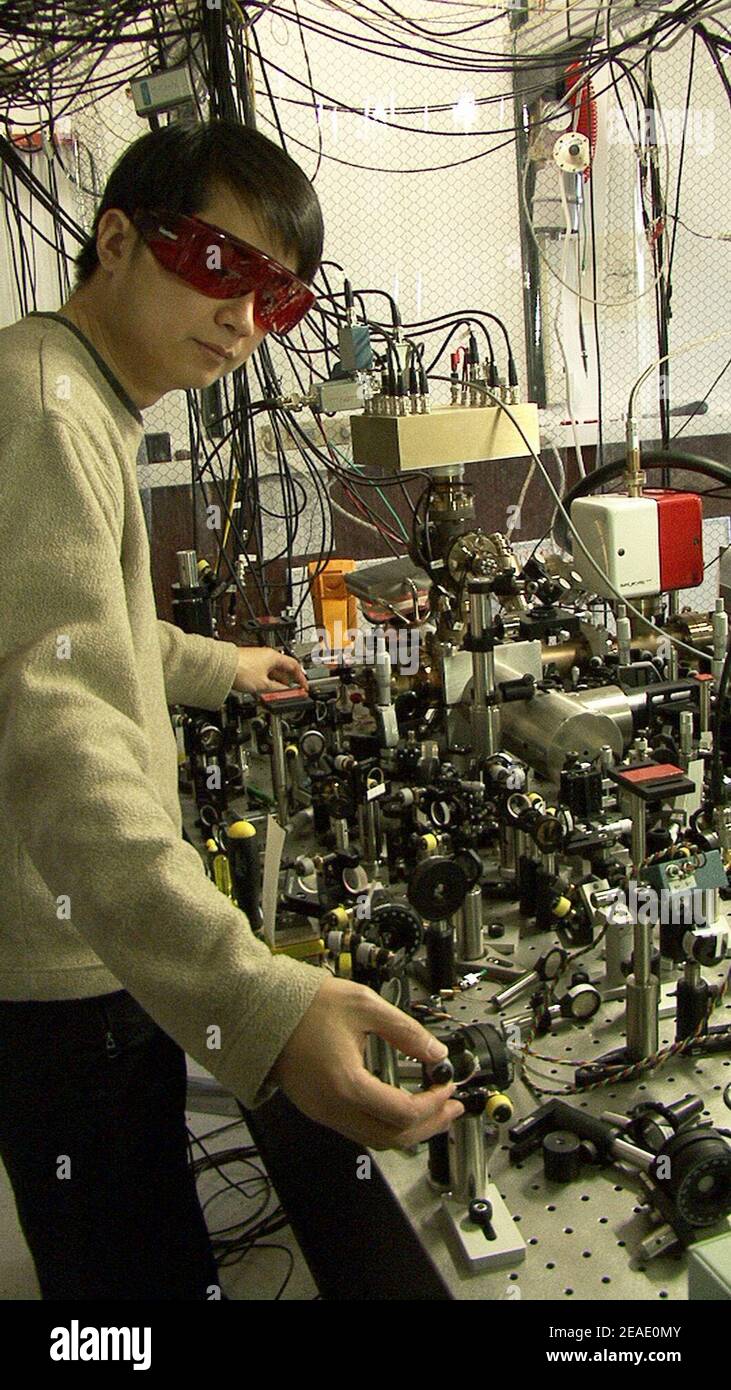 NISTs Second Quantum Logic Clock basato su Aluminium Ion è ora l'orologio  più preciso al mondo (5941058358 Foto stock - Alamy