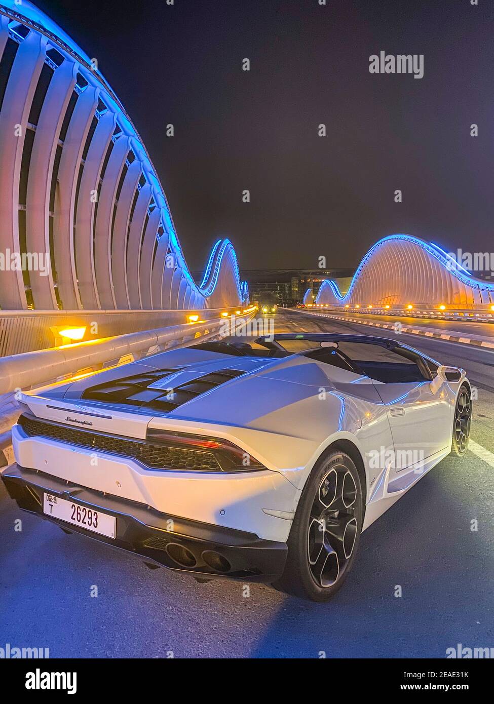 LAMBORGHINI HURACAN SPYDER SUL MEYDAN BRIDGE/DUBAI Foto Stock