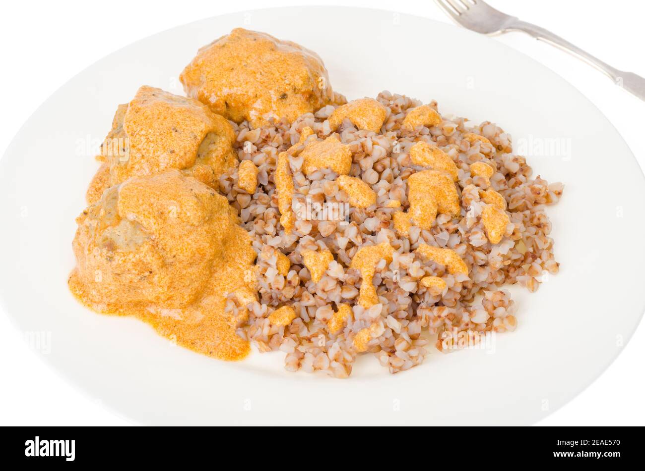 Polpette in salsa con guarnitura di grano saraceno. Studio foto Foto Stock