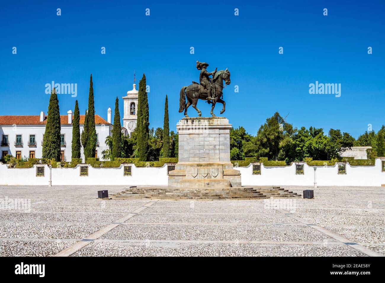 Monumento di Giovanni IV di fronte al Palazzo Ducale di Vila Vicosa, Alentejo, Portogallo Foto Stock