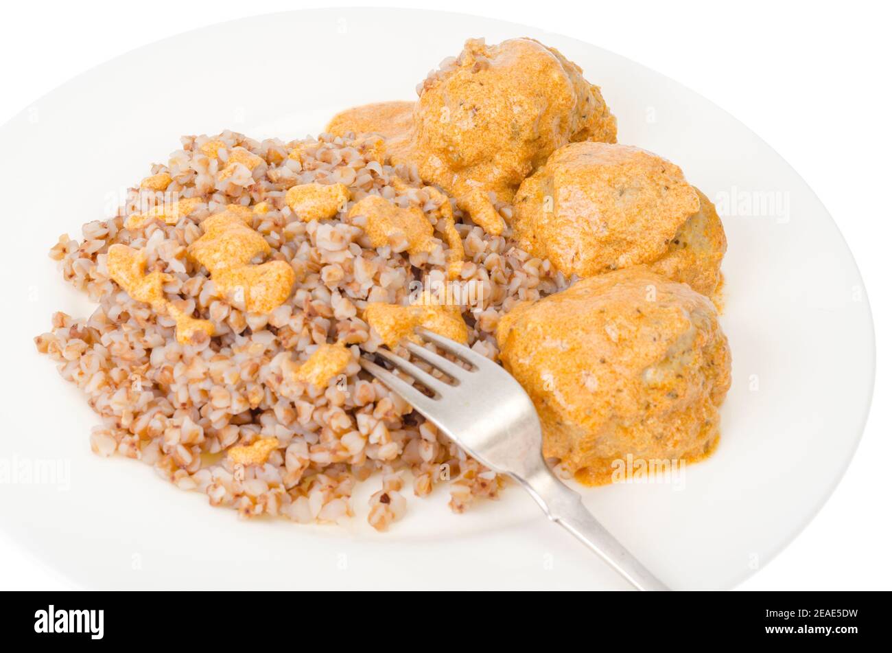 Polpette in salsa con guarnitura di grano saraceno. Studio foto Foto Stock