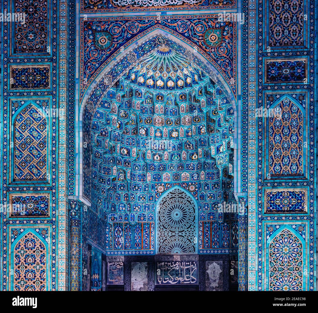 La facciata della moschea. La Grande Moschea di San Pietroburgo. Arredamento di una moschea musulmana Foto Stock