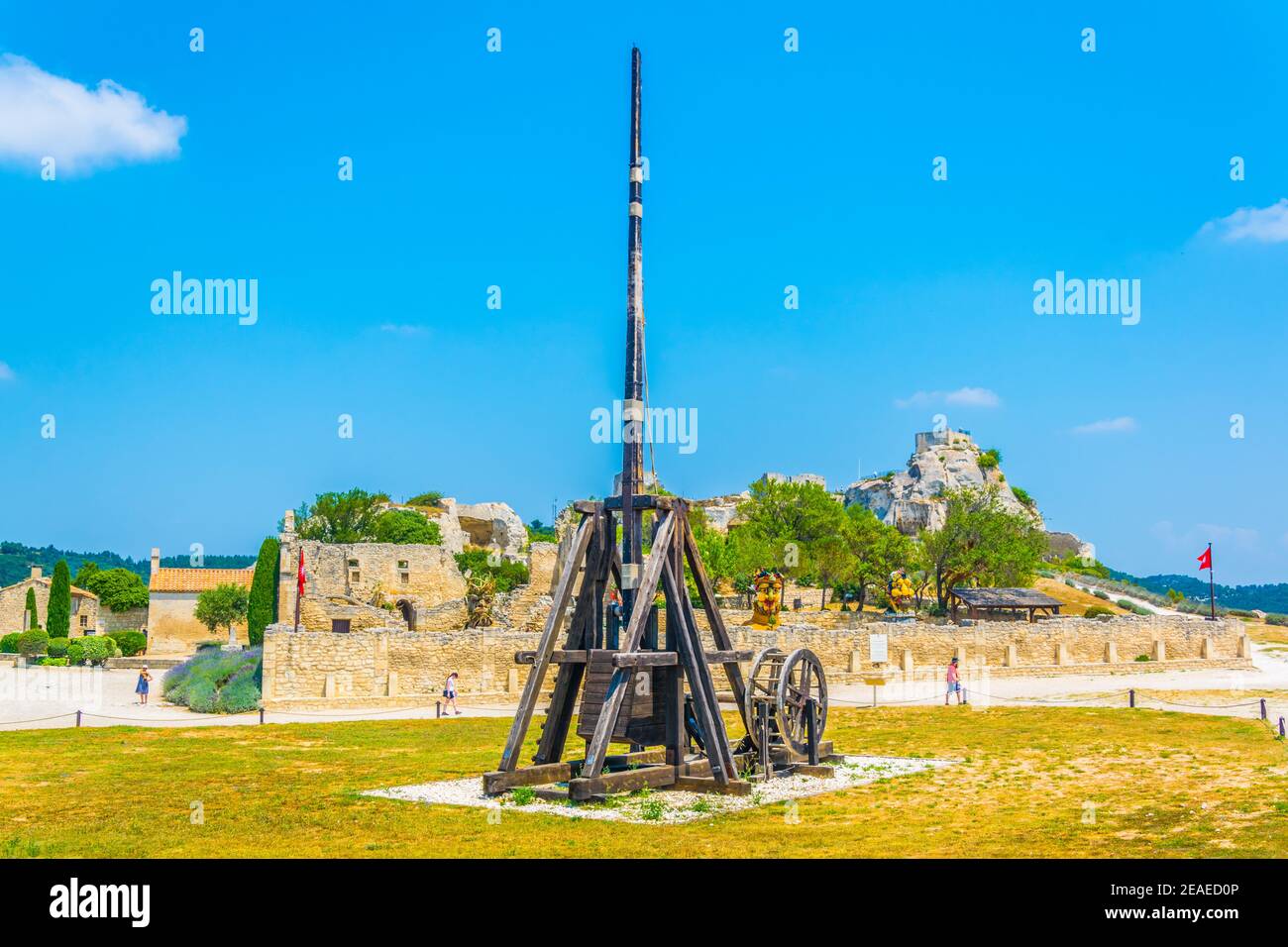 Armi storiche situate all'interno del castello dei Baux arroccato A Les Baux des Provence villaggio in Francia Foto Stock